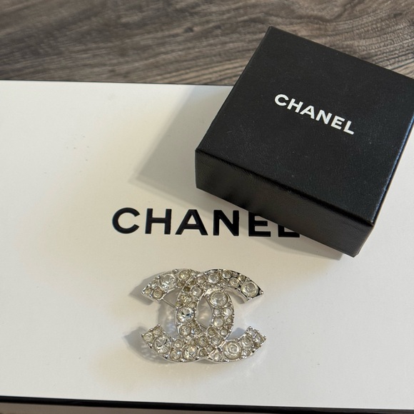 CHANEL Classic Large Silver Crystal CC Statement Brooch - Picture 1 of 9